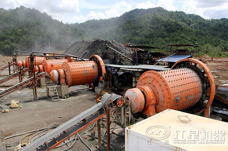 粉煤灰球磨機(jī)作業(yè)現(xiàn)場