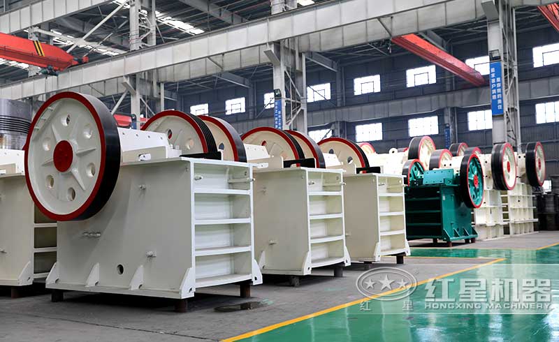 顎式破碎機(jī)現(xiàn)場(chǎng)實(shí)拍圖