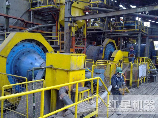 陶瓷球磨機現(xiàn)場