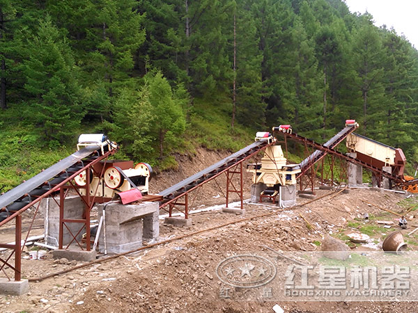 水泥破碎機(jī)現(xiàn)場作業(yè)實(shí)拍