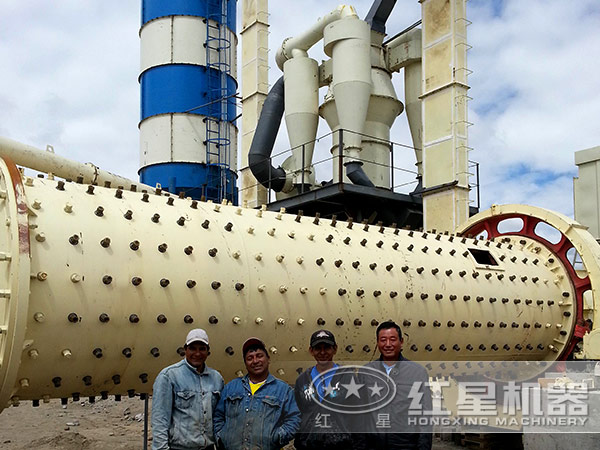 陶瓷球磨機現(xiàn)場圖