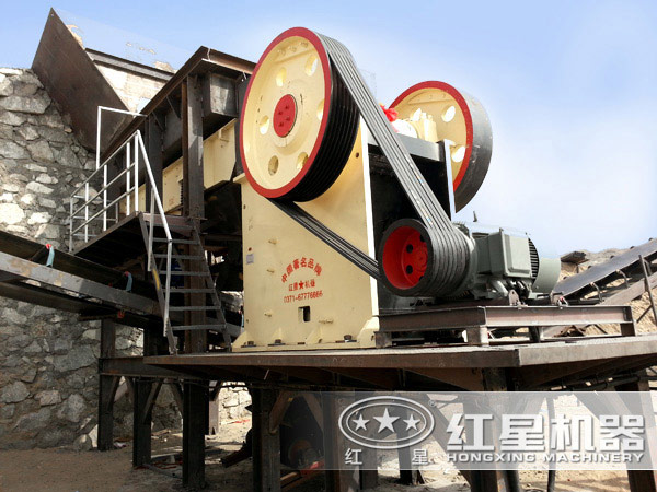 石灰破碎作業(yè)現(xiàn)場